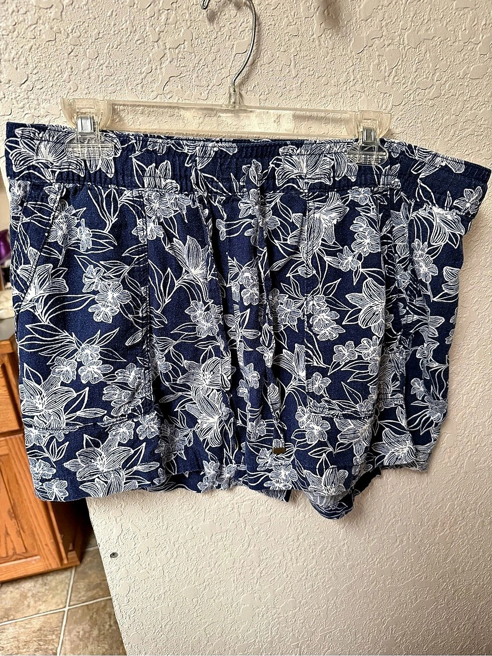 St. John's Bay Linen-Blend Pull-On Floral Shorts Blue & White Large